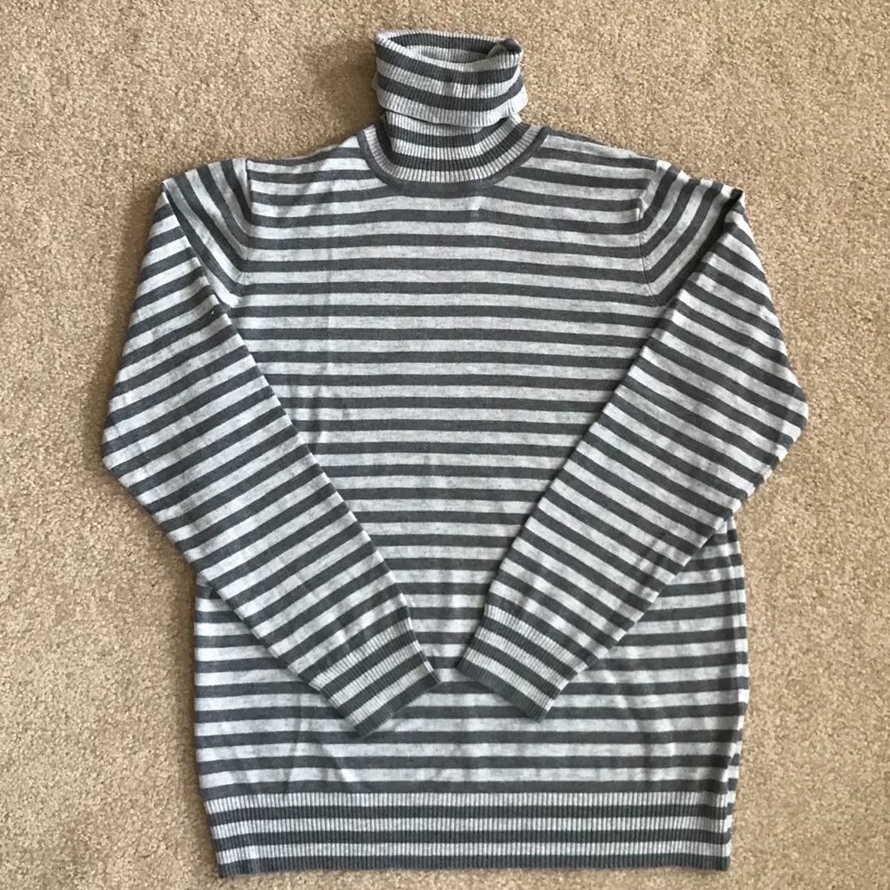 Women’s turtleneck new with tags